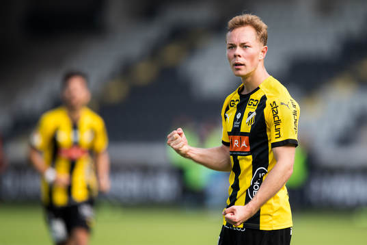 Häckens Adam Andersson jublar