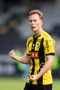 Häckens Adam Andersson jublar