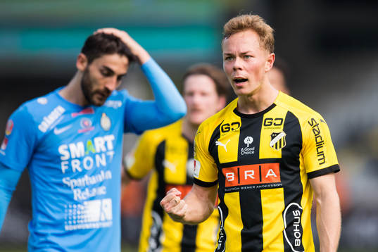 Häckens Adam Andersson jublar