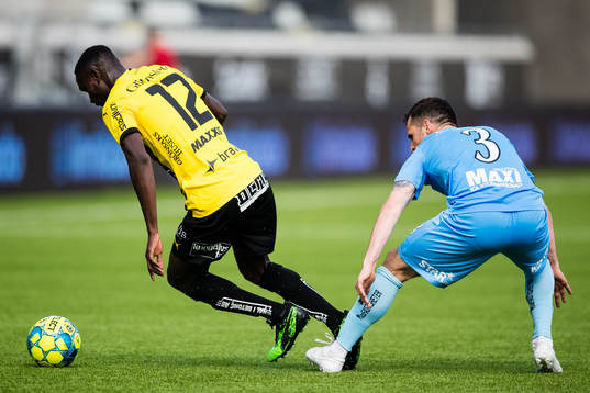 Häckens Godswill Ekpolo mot AFC Eskilstunas Kadir Hodzic
