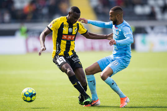 Häckens Godswill Ekpolo mot AFC Eskilstunas Ferid Ali
