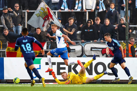 IFK Norrköpings Kasper Larsen och målvakt Isak Pettersson