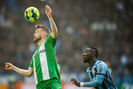 Hammarbys Dennis Widgren och Djurgårdens Mohamed Buya Turay