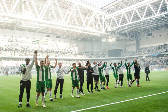 Hammarbys spelare jublar