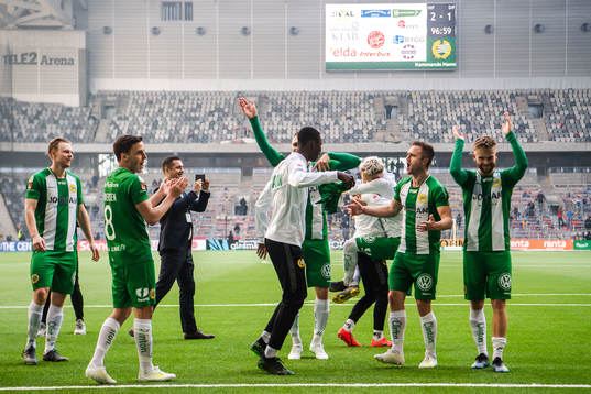 Hammarbys spelare jublar