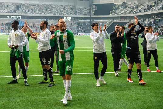 Hammarbys spelare jublar