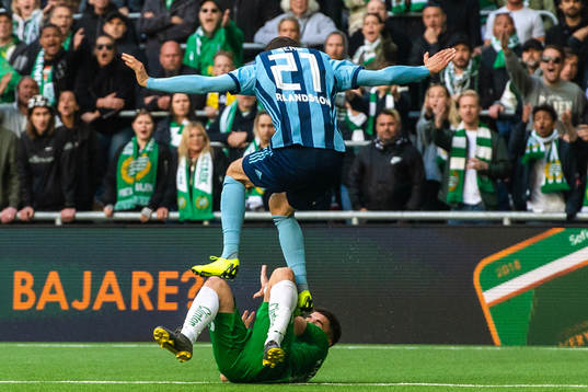 Hammarbys Vidar Örn Kjartansson och Djurgårdens Erik Berg