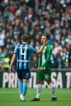 Djurgårdens Jacob Une Larsson och Hammarbys Muamer Tankovic