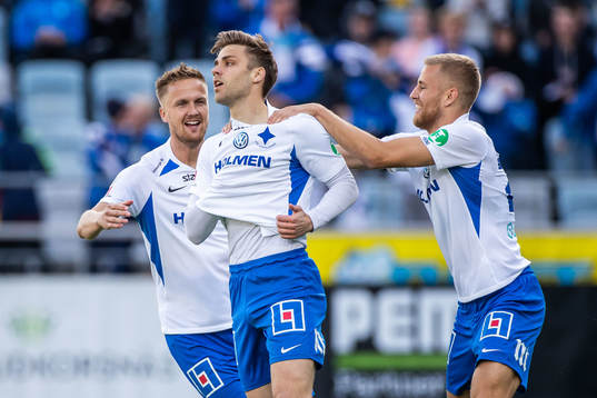 IFK Norrköpings Christoffer Nyman jublar med lagkamrater