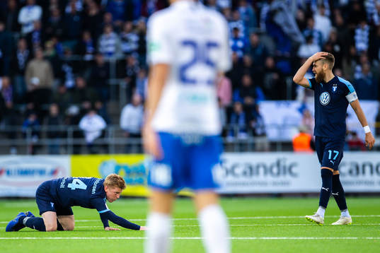 Malmö FFs Anders Christiansen och Rasmus Bengtsson deppar