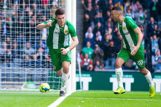 Hammarbys Vidar Örn Kjartansson jublar med Nikola Djurdjic
