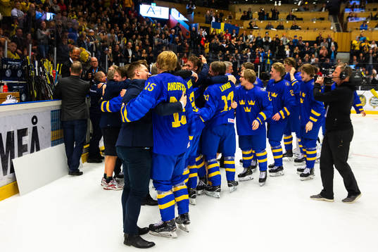 Isac Andersson of Sweden  celebrates with teammates