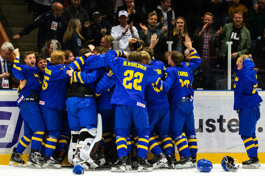 Players of Sweden celebrates