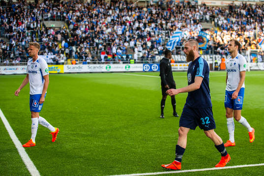 Malmö FFs Jo Inge Berget lämnar planen i halvtid
