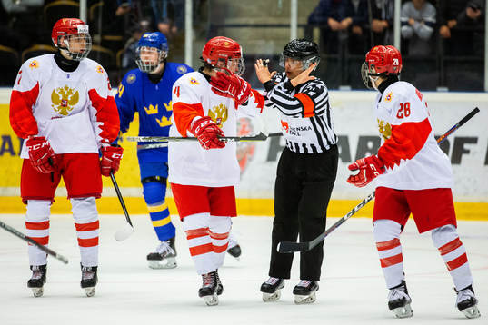 Nikolai Burenov of Russia in a discussion with the referee