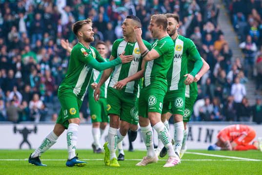 Hammarbys Nikola Djurdjic jublar med lagkamrater