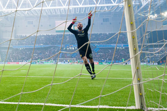 Hammarbys målvakt Gianluca Curci jublar