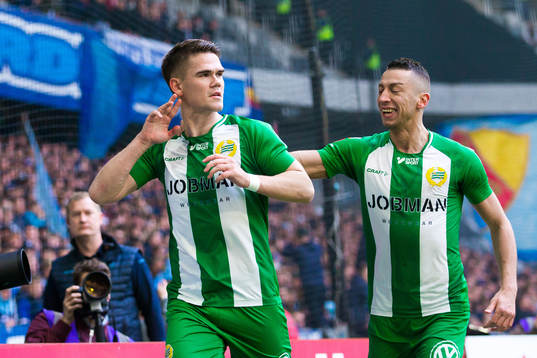 Hammarbys Vidar Örn Kjartansson jublar med Nikola Djurdjic