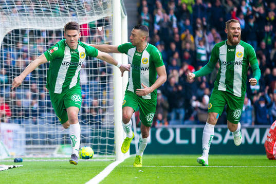 Hammarbys Vidar Örn Kjartansson jublar med Nikola Djurdjic