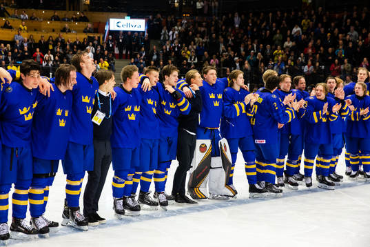 Players of Sweden celebrates