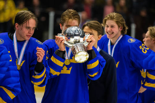 Players of Sweden celebrates with the trophy