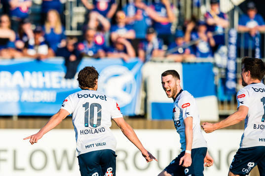 Tommy Høiland and Zymer Bytyqi of Viking celebrates the
