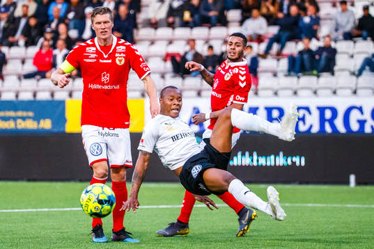 Kalmars Viktor Elm och Örebros Carlos Strandbergunder