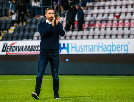 Örebros tränare Axel Kjäll deppar
