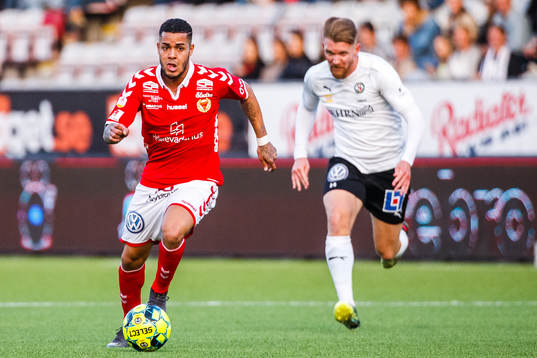 Kalmars Emaxwell Souza de Lima och Örebros Michael