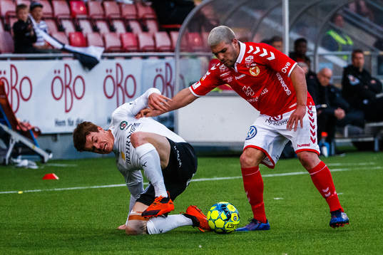 Örebros Albin Granlund och Kalmars Mostapha El Kabir