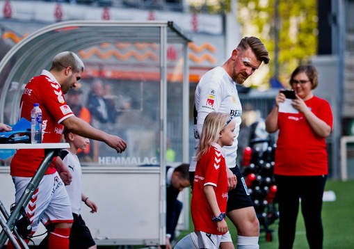 Örebros Michael Almebäck gör entre