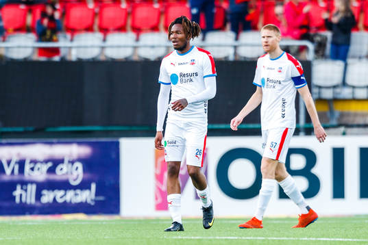 Helsingborgs Kundai Benyu och Markus Holgersson deppar