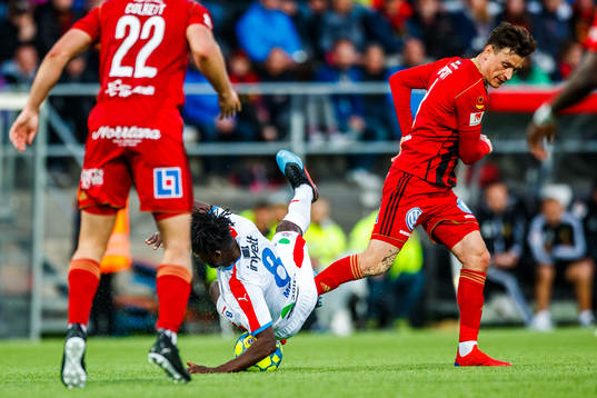 Helsingborgs Mamudu Moro och Östersunds Jamie Hopcutt