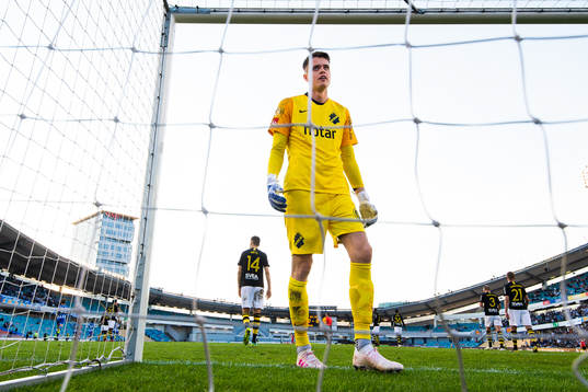 s målvakt Oscar Linnér deppar