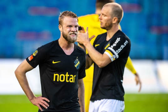 s Daniel Sundgren och Per Karlsson deppar
