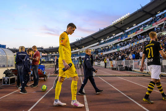 s målvakt Oscar Linnér deppar