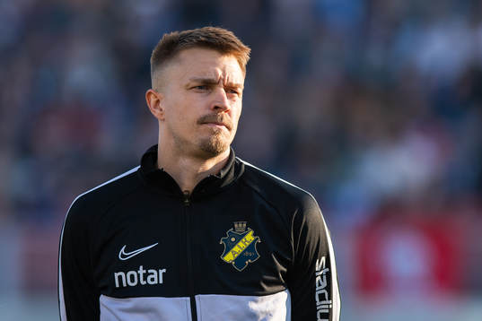 s Rasmus Lindkvist vid line up