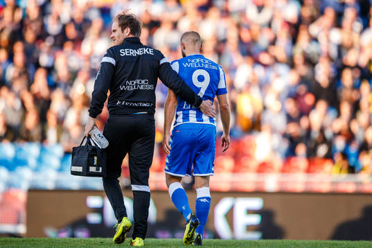 IFK Göteborgs Robin Söder lämnar planen