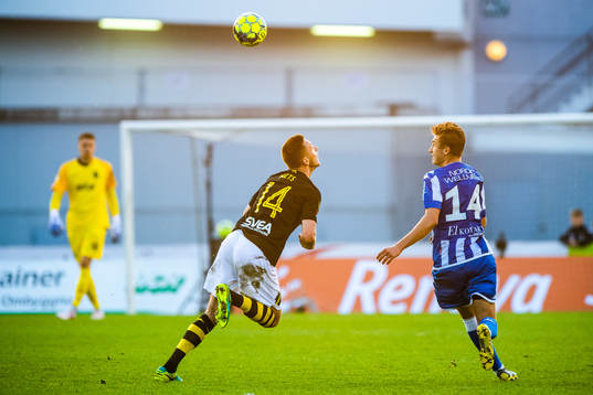 s Karol Mets och IFK Göteborgs Benjamin Nygren