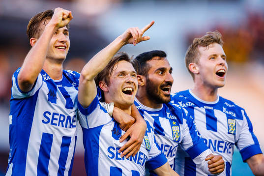 IFK Göteborgs Patrik Karlsson Lagemyr jublar med Benjamin
