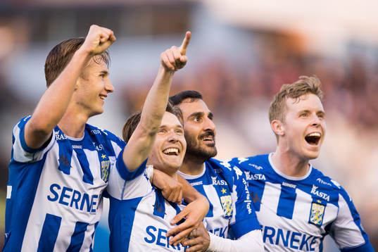 IFK Göteborgs Patrik Karlsson Lagemyr jublar ihop med