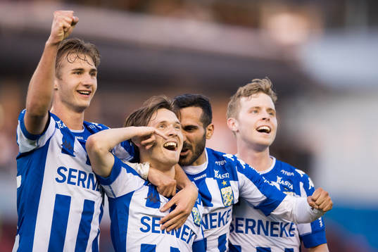 IFK Göteborgs Patrik Karlsson Lagemyr jublar ihop med