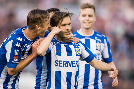 IFK Göteborgs Patrik Karlsson Lagemyr jublar ihop med