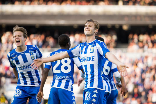 IFK Göteborgs August Erlingmark och Benjamin Nygren jublar