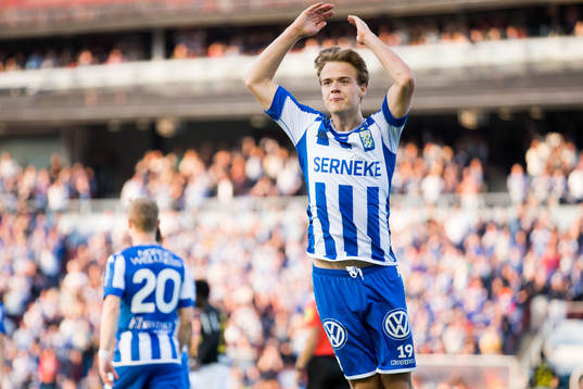 IFK Göteborgs August Erlingmark jublar mot publiken