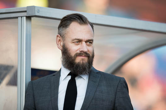 C Mores Olof Lundh innan fotbollsmatchen i allsvenskan