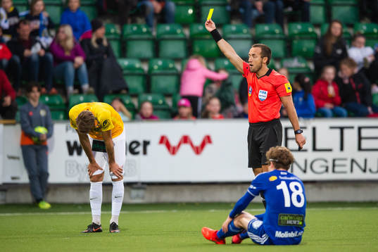 Falkenbergs Tobias Karlsson får en varning