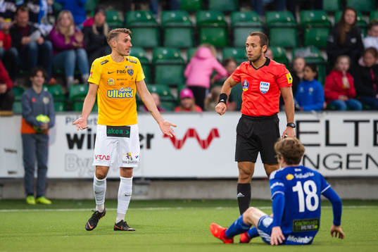 Falkenbergs Tobias Karlsson får en varning