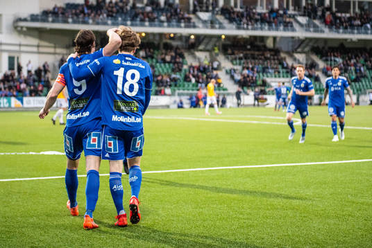 Sundsvalls Linus Hallenius och Oliver Berg jublar