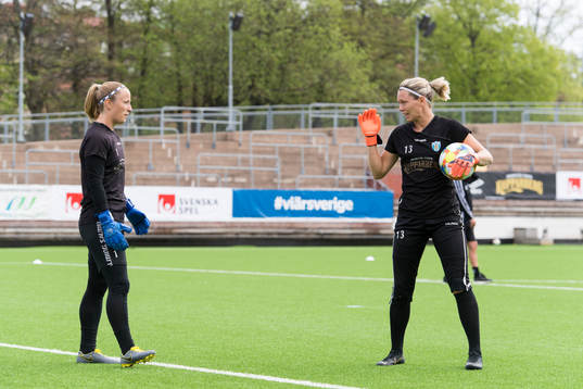 Göteborgs målvakt Loes Geurts och målvakt Jennifer Falk